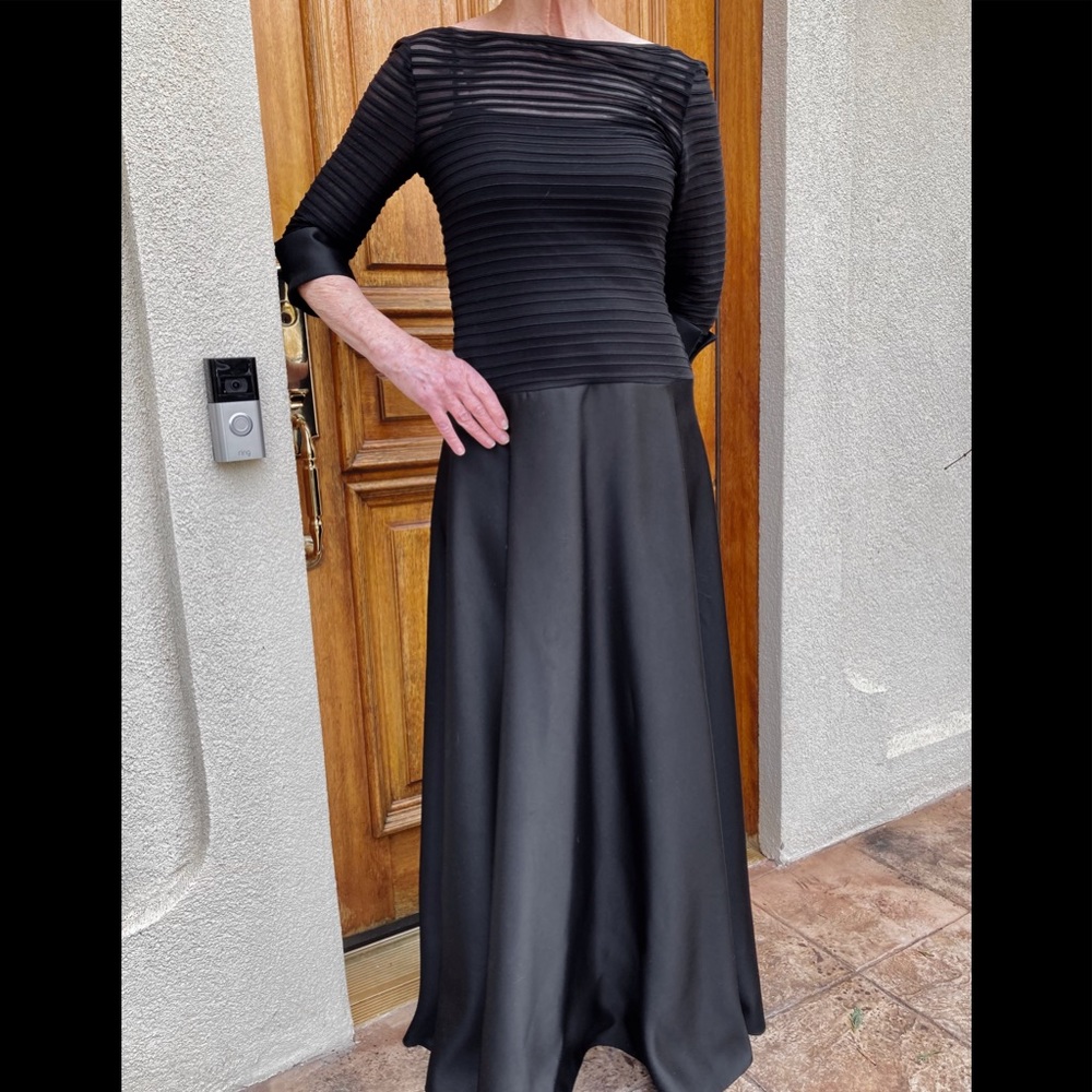 JS evening dress;worn once.  Boat neck line, 3/4 sleeve..very classy, tasteful